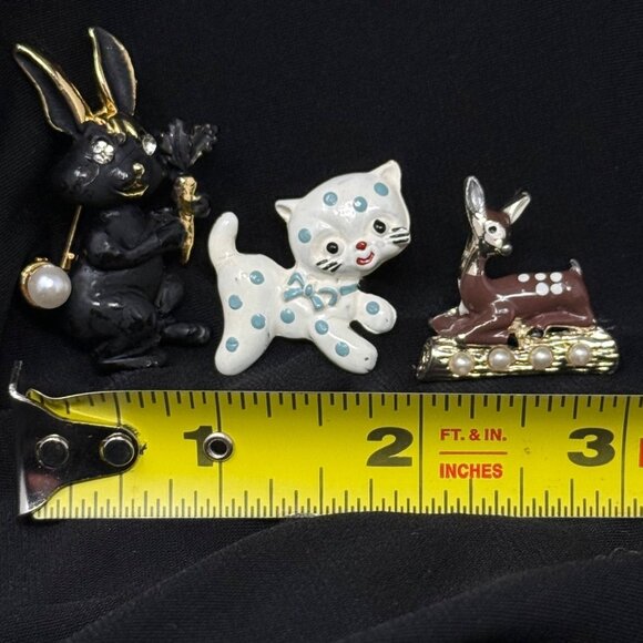 Animal Lover Vintage Pins Brooches Set of 3 - White Cat / Black‎ Rabbit / Deer - Picture 3 of 10